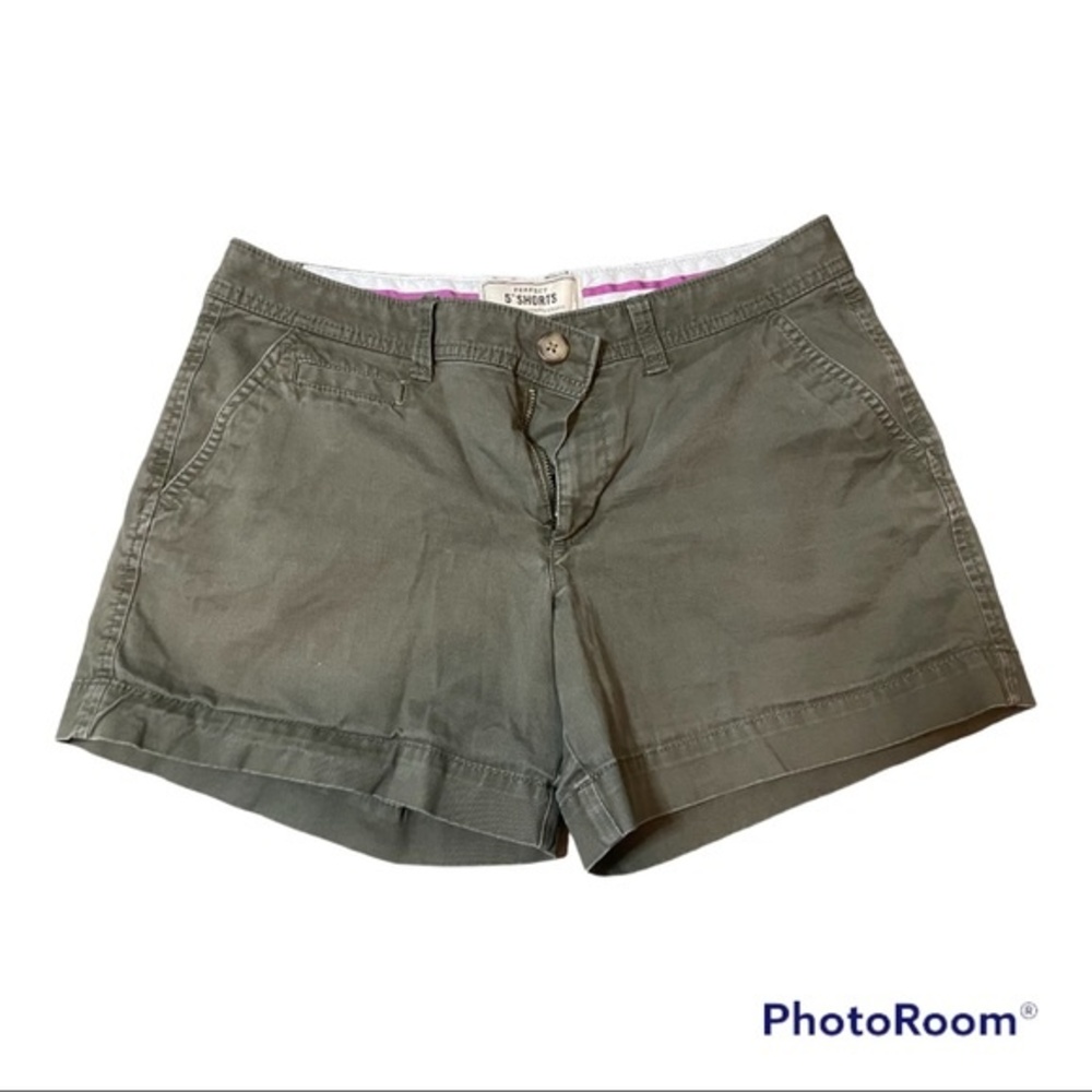 Women’s Old Navy Army Green Perfect 5” Shorts Size 4 (Fit a little bigger)